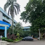 Reddoorz Plus Near Kebayoran Baru Blok S