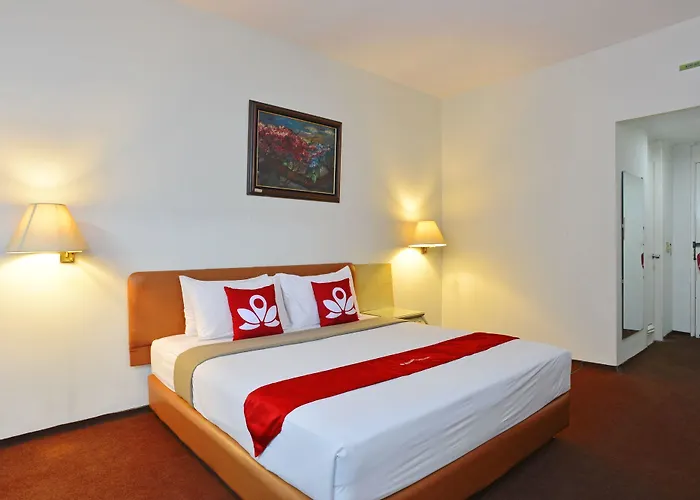 Reddoorz Plus Near Kebayoran Baru Blok S